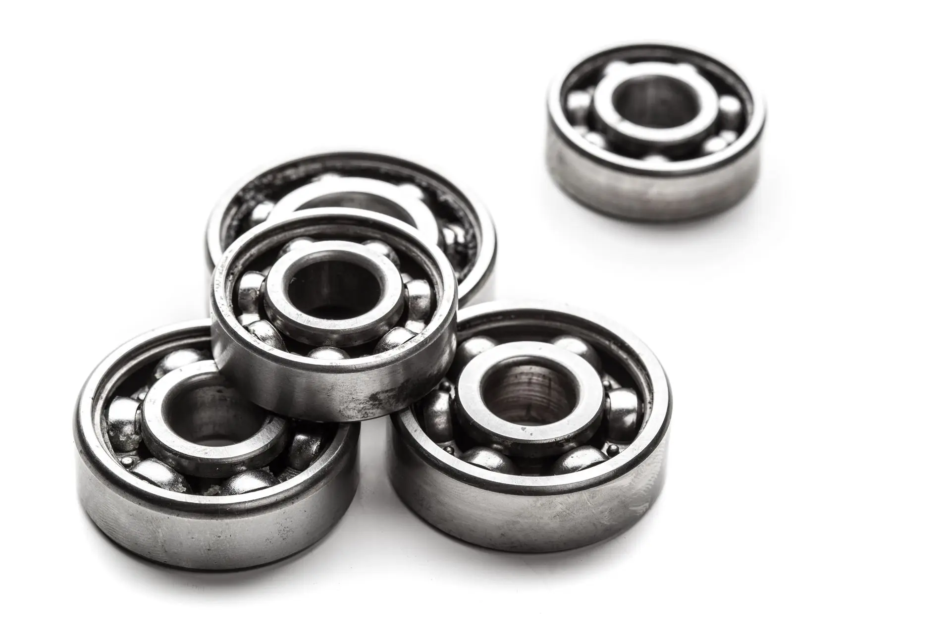 Ball and Roller Bearings: Advantages and Disadvantages